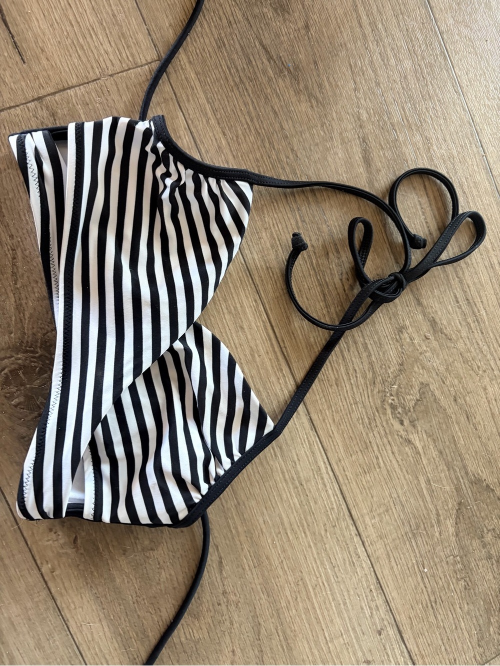 Victorias Secret PINK stripped Criss cross bikini top: size small ( NWOT)
